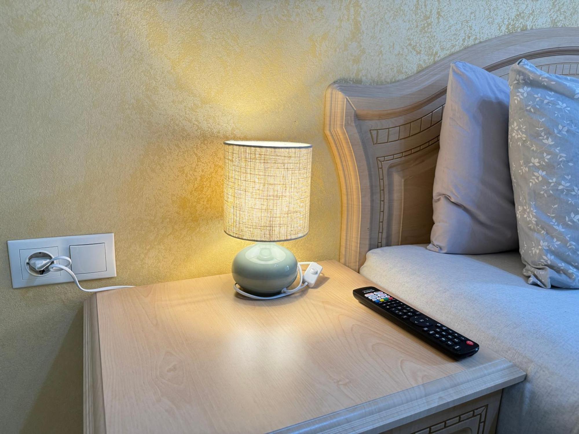 Cozy Two Bedroom Large Apartment *