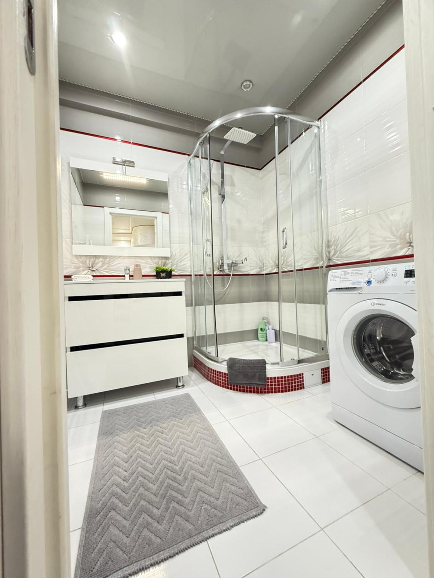 Cozy Two Bedroom Large Apartment *