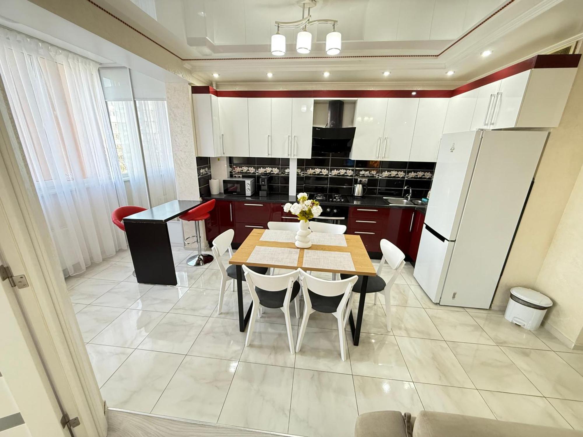 Cozy Two Bedroom Large Apartment