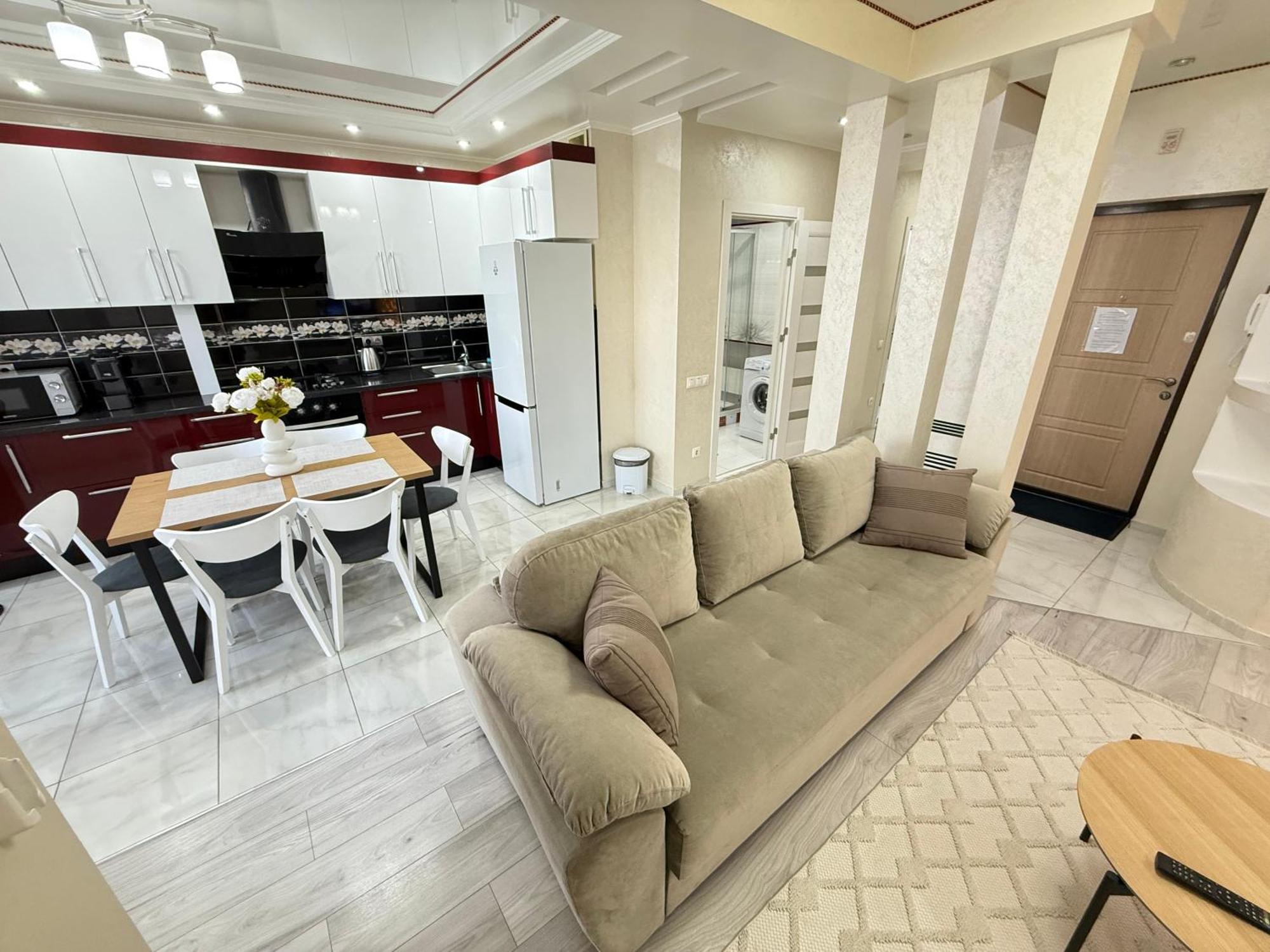 Cozy Two Bedroom Large Apartment *