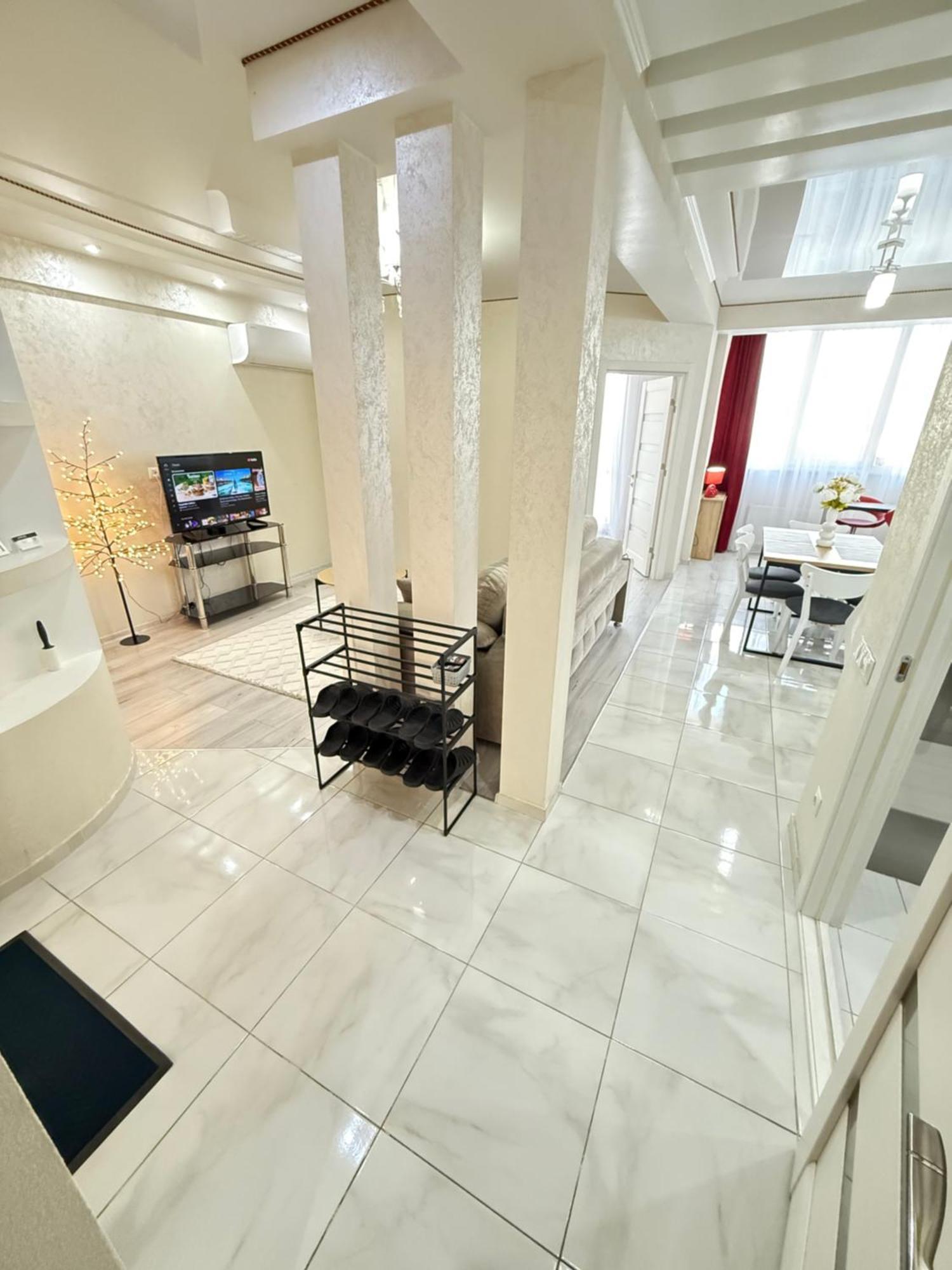 Cozy Two Bedroom Large *