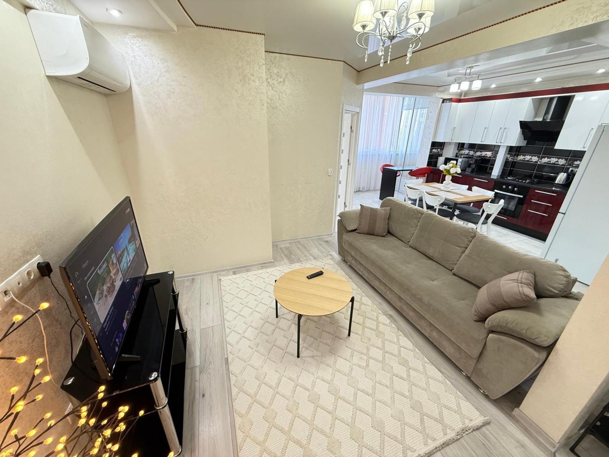 Cozy Two Bedroom Large *